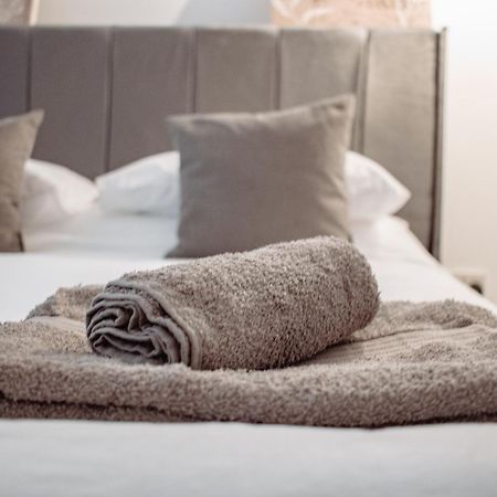 Central & Spacious, Sleeps 8, Perfect For Groups Leeds  Buitenkant foto