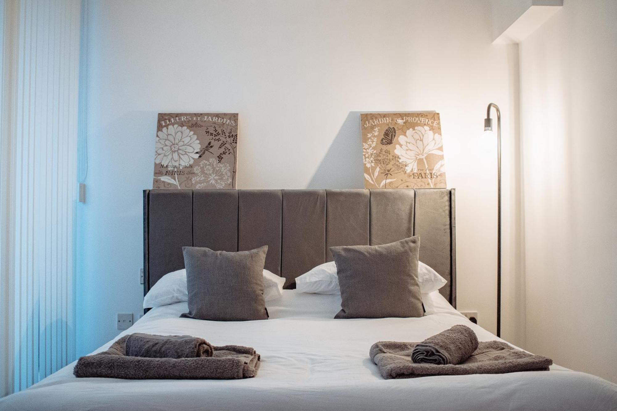 Central & Spacious, Sleeps 8, Perfect For Groups Leeds  Buitenkant foto