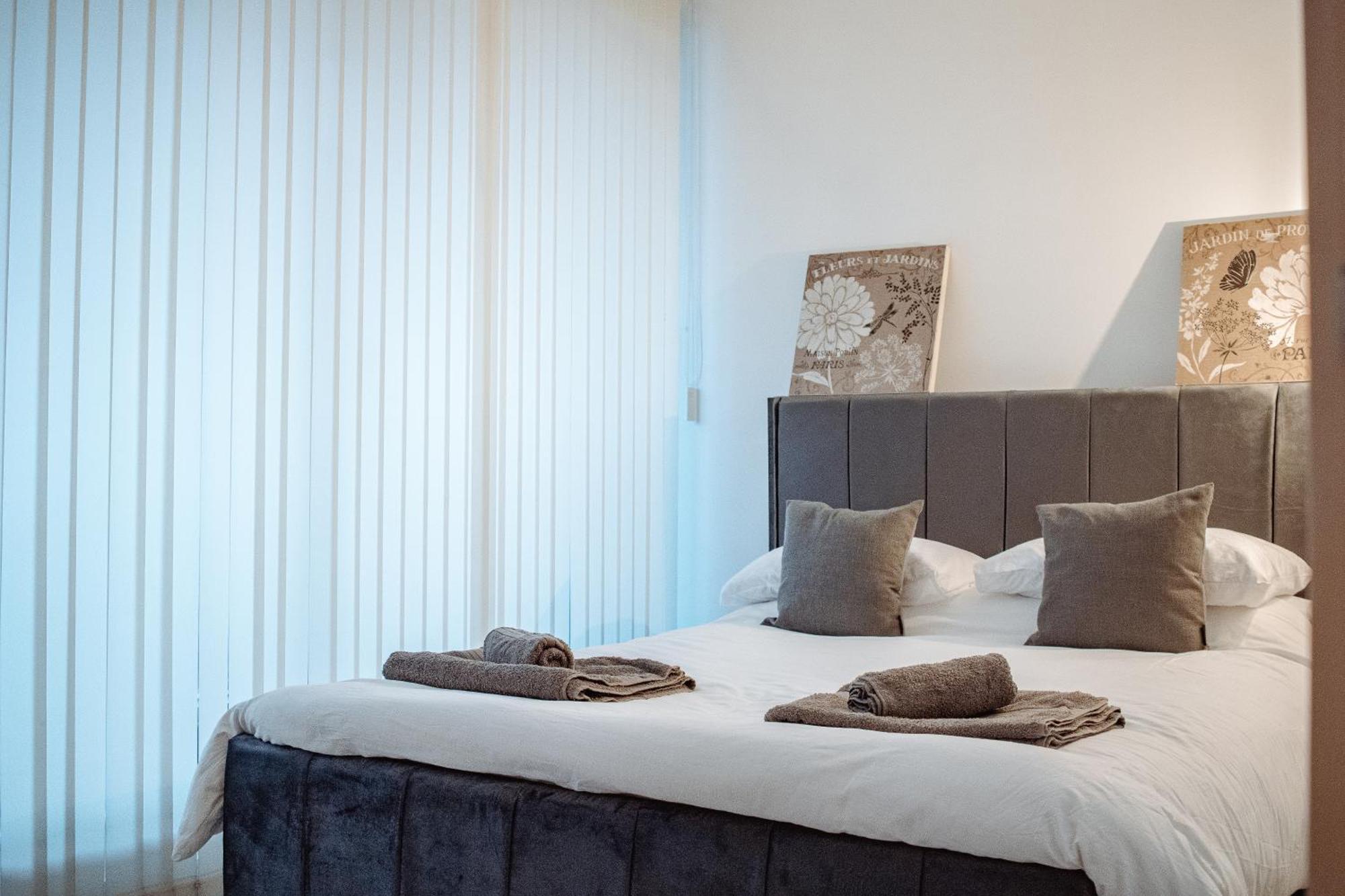 Central & Spacious, Sleeps 8, Perfect For Groups Leeds  Buitenkant foto