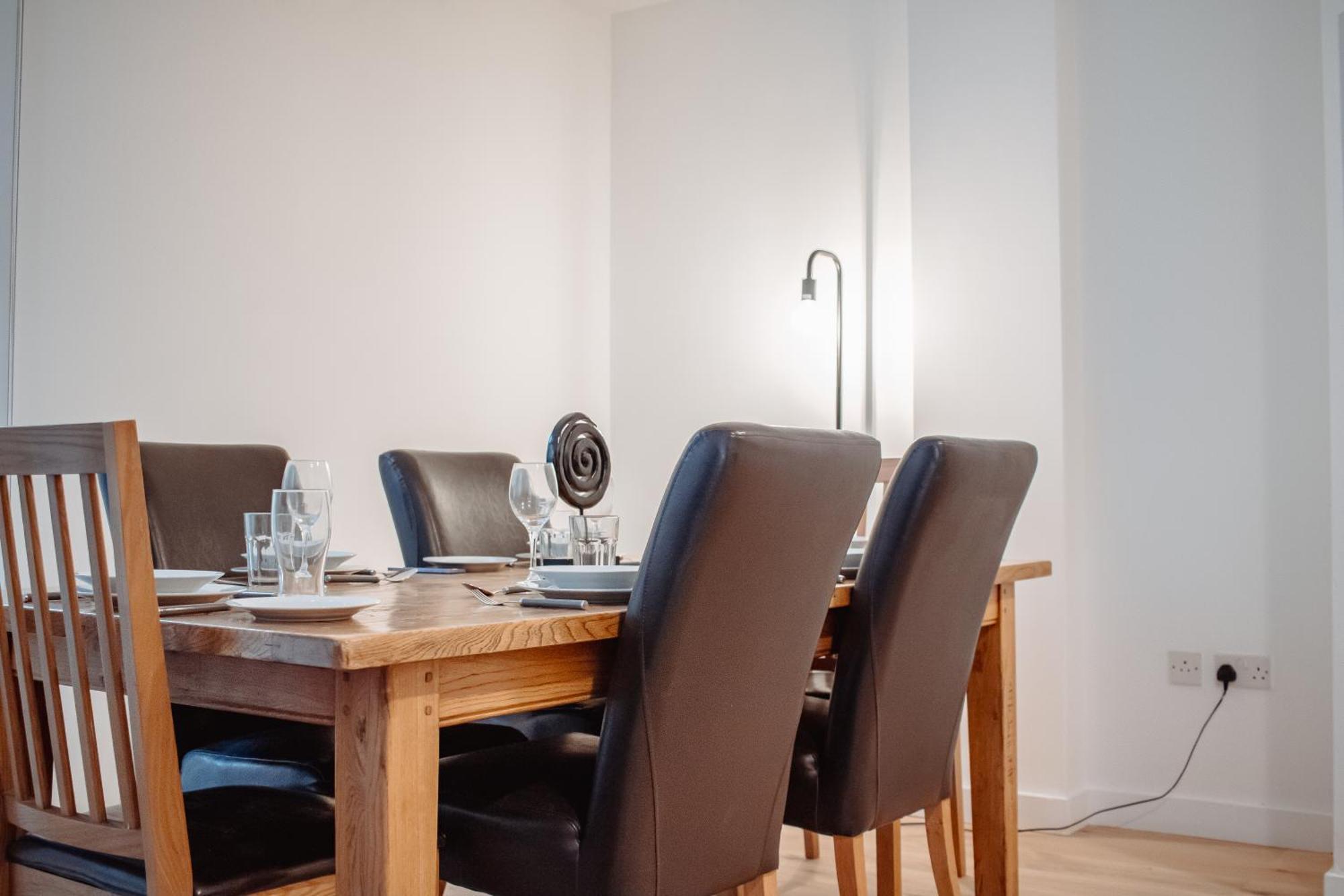 Central & Spacious, Sleeps 8, Perfect For Groups Leeds  Buitenkant foto