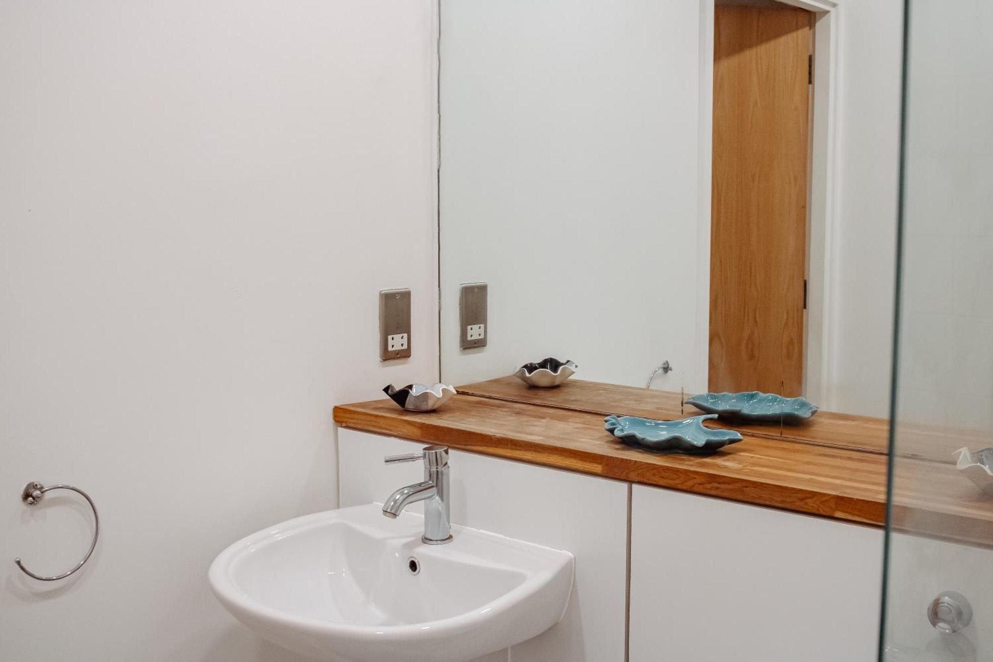 Central & Spacious, Sleeps 8, Perfect For Groups Leeds  Buitenkant foto