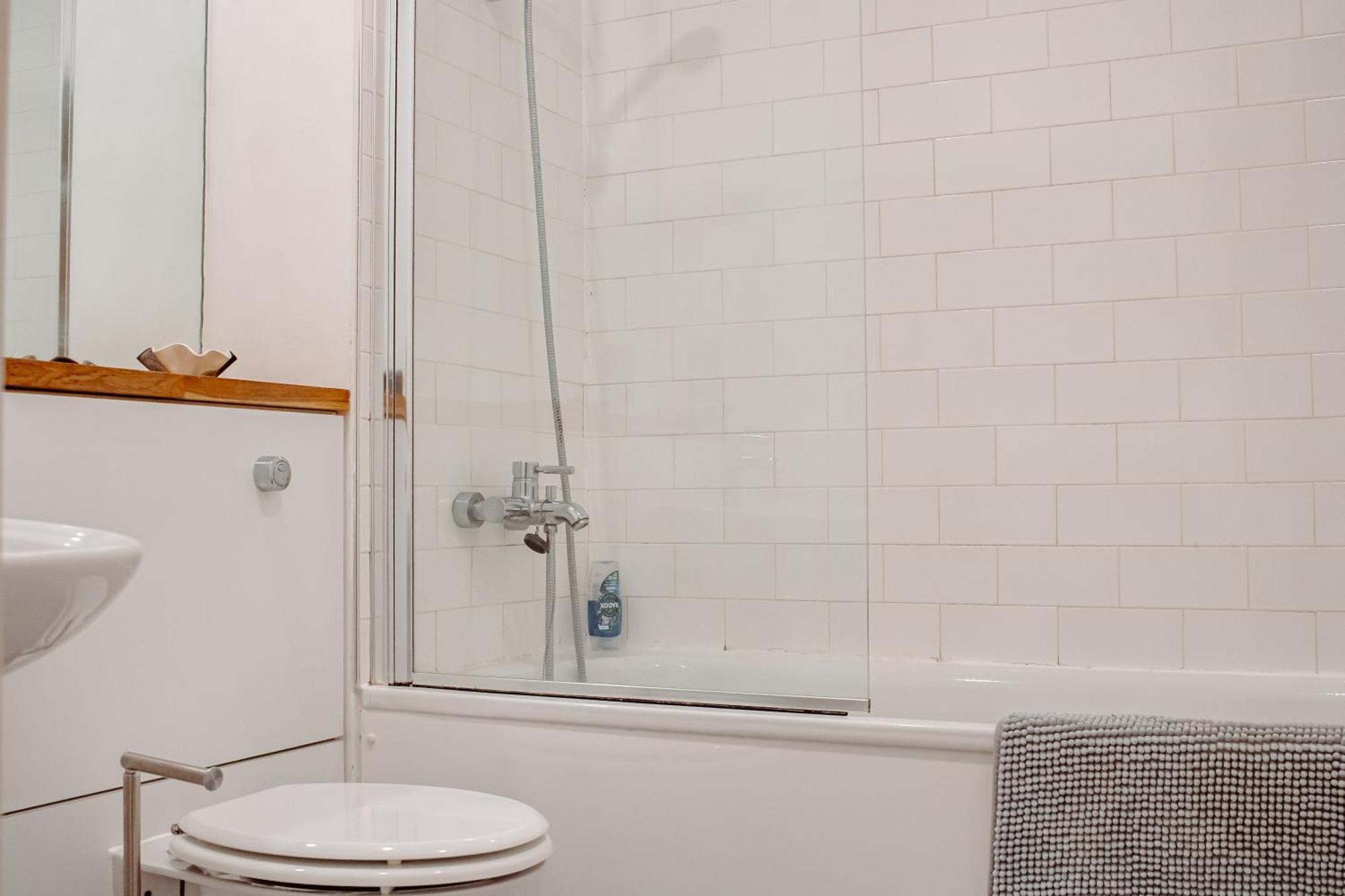 Central & Spacious, Sleeps 8, Perfect For Groups Leeds  Buitenkant foto