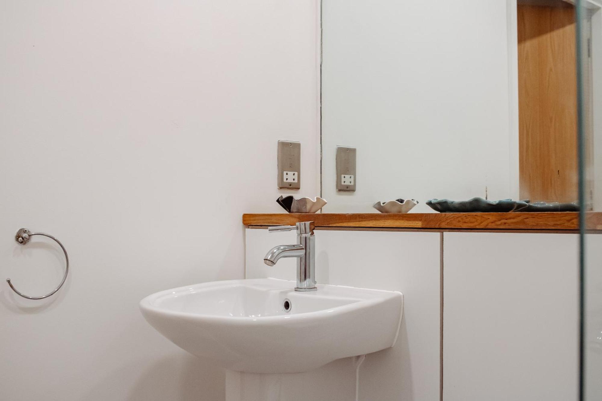 Central & Spacious, Sleeps 8, Perfect For Groups Leeds  Buitenkant foto