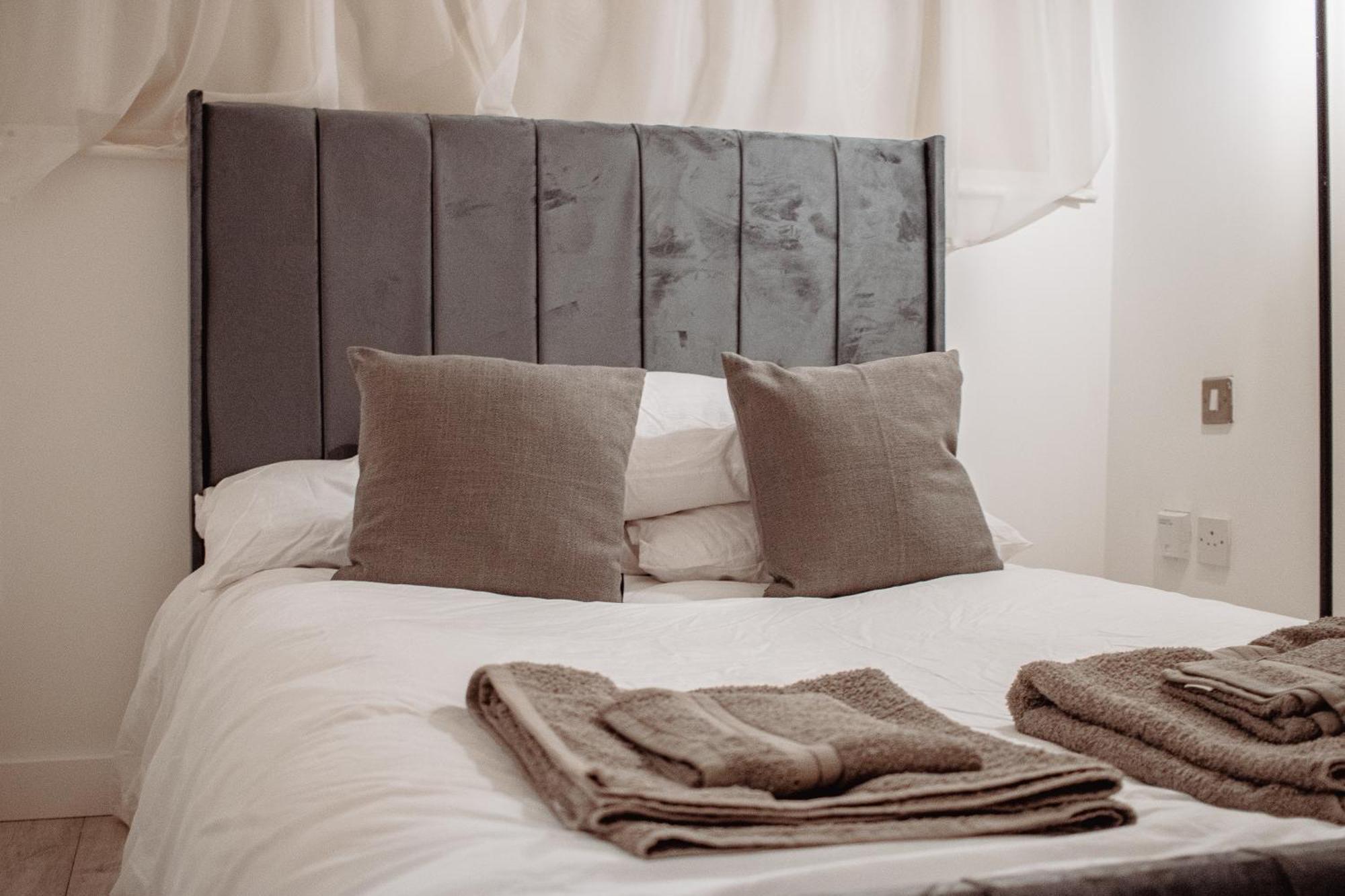 Central & Spacious, Sleeps 8, Perfect For Groups Leeds  Buitenkant foto