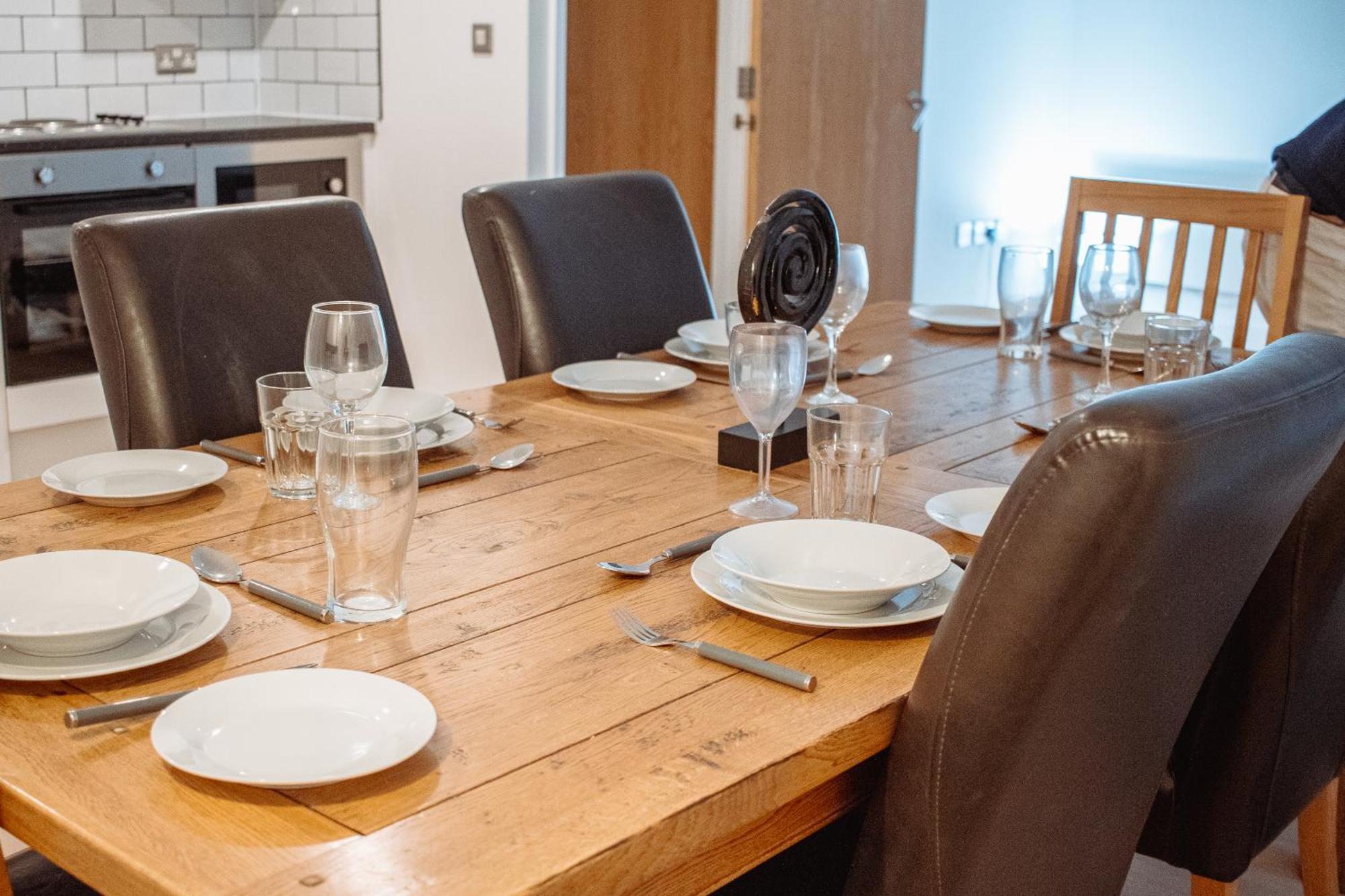 Central & Spacious, Sleeps 8, Perfect For Groups Leeds  Buitenkant foto