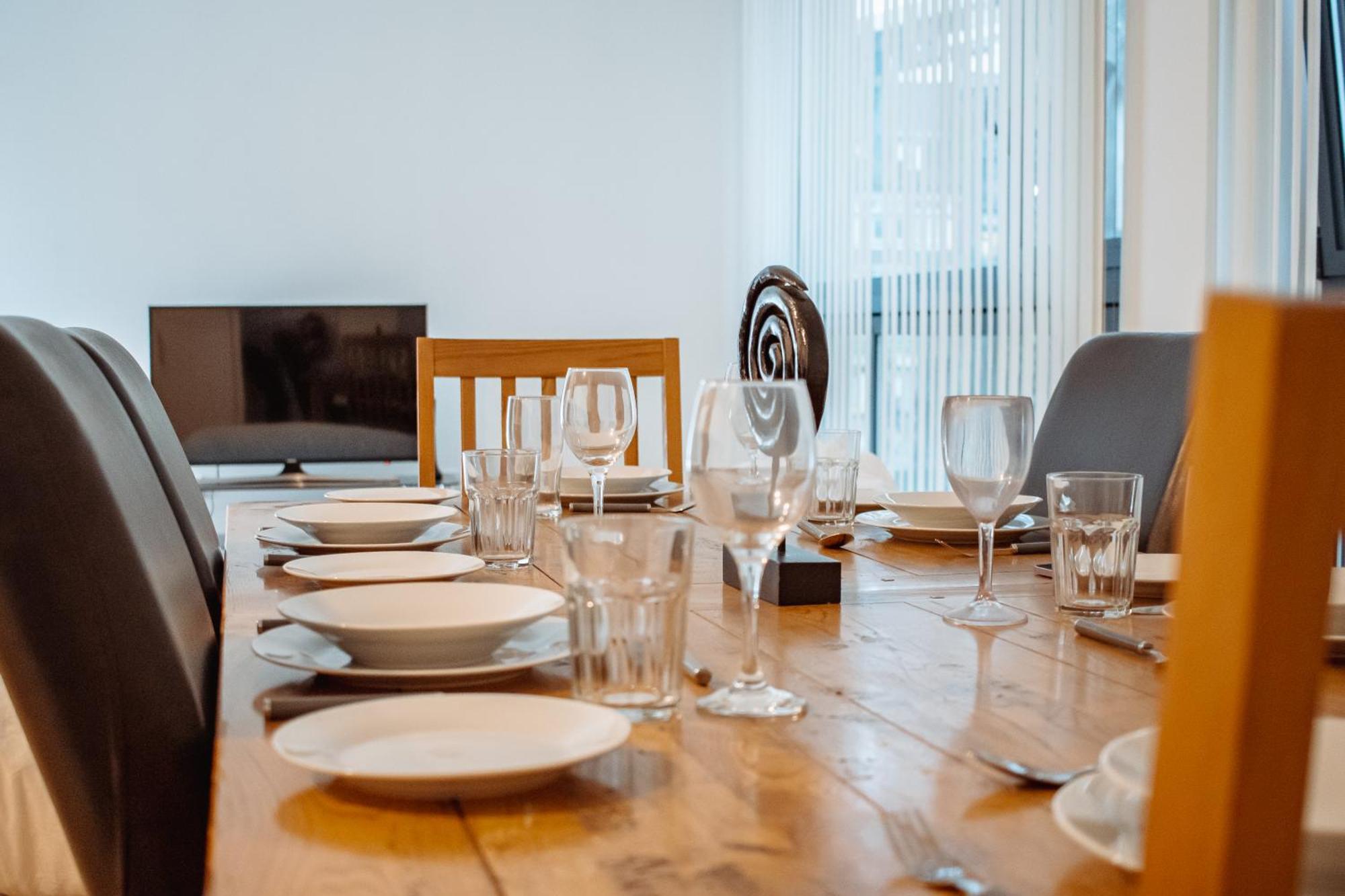 Central & Spacious, Sleeps 8, Perfect For Groups Leeds  Buitenkant foto