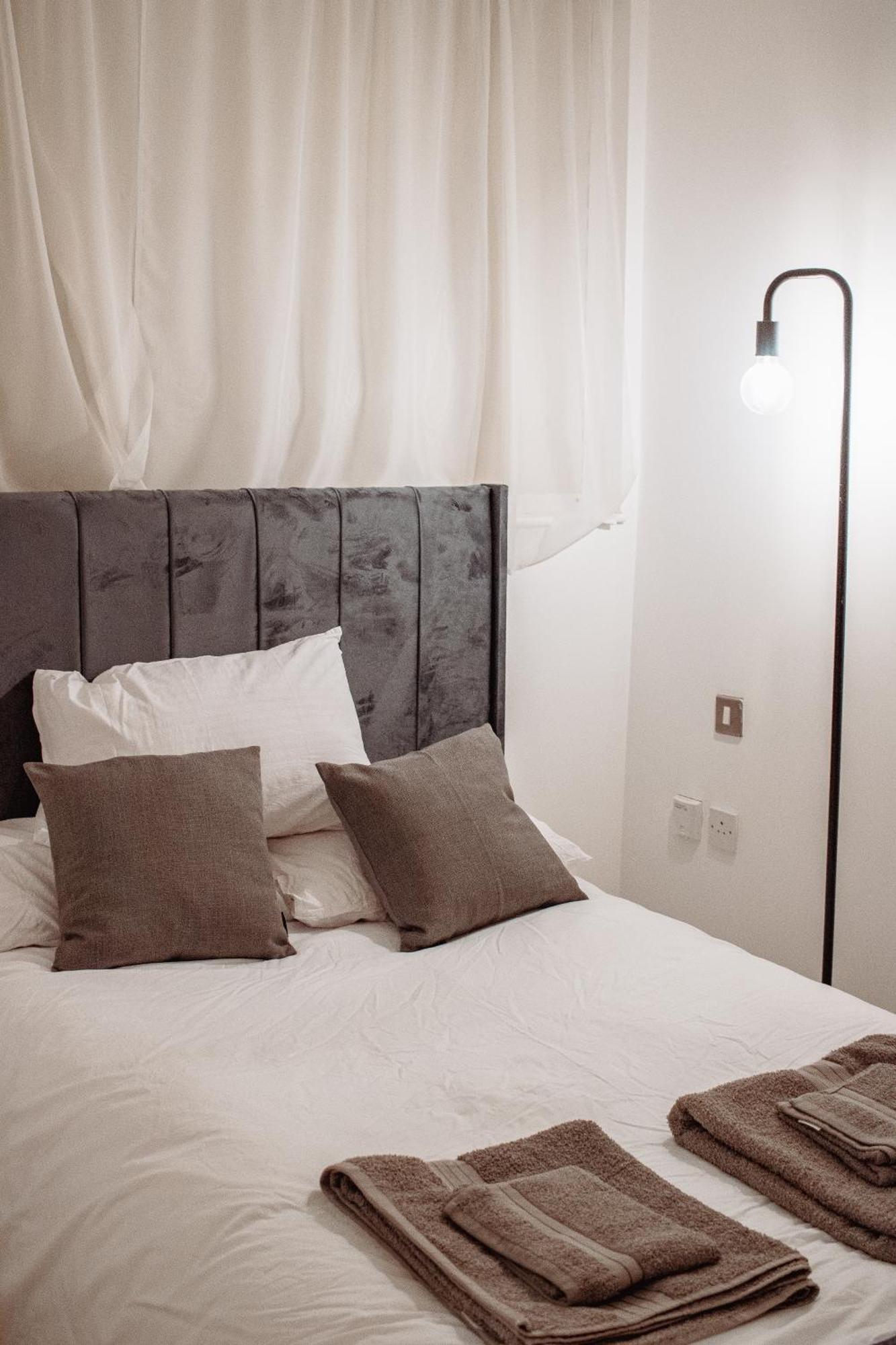 Central & Spacious, Sleeps 8, Perfect For Groups Leeds  Buitenkant foto