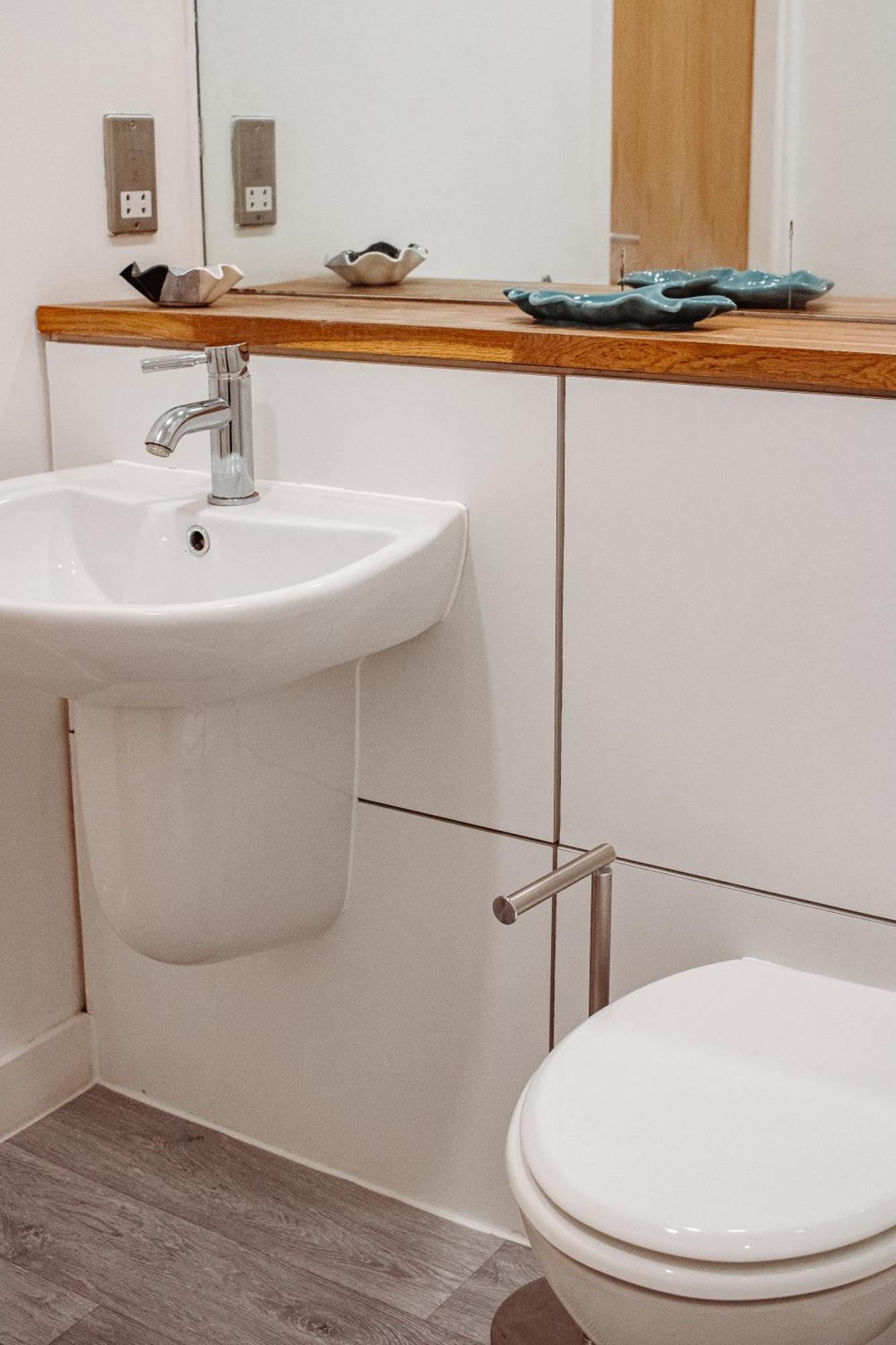 Central & Spacious, Sleeps 8, Perfect For Groups Leeds  Buitenkant foto